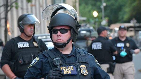 Трамп потребовал увеличить финансирование полиции в США