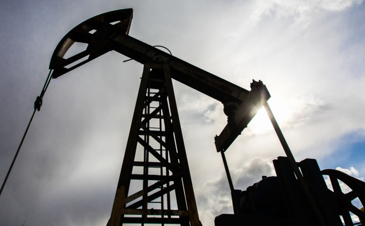 Цена азербайджанской нефти превысила 43 доллара
