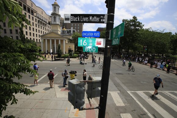 Улицу перед Белым домом переименовали в честь погибших афроамериканцев
