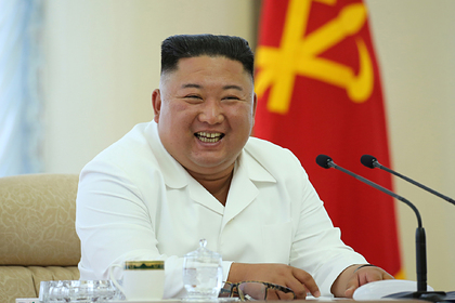 Ким Чен Ын впервые за три недели появился на публике в необычном наряде
