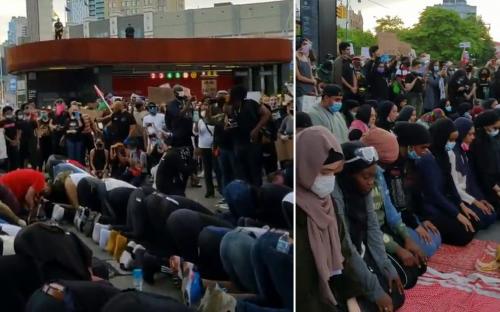 В Нью-Йорке американцы защитили молящихся мусульман - ВИДЕО