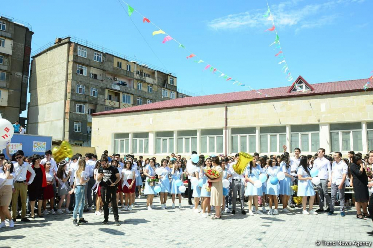 В Баку в этом году насчитывается 51 тыс. выпускников школ

