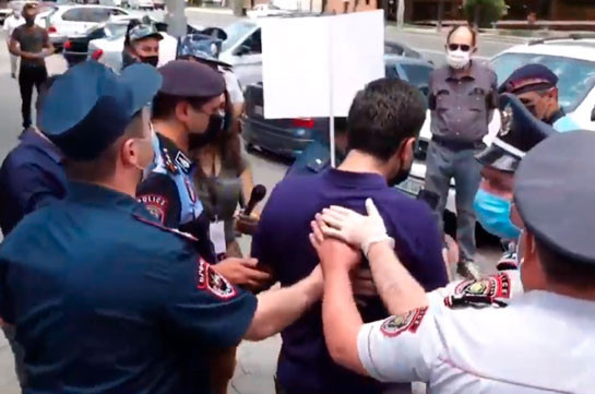 В Армении задержали 26 человек за организацию пикетов