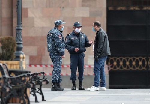 В Армении продлили режим ЧП 
