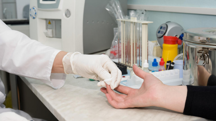 Установлена наименее уязвимая к коронавирусу группа крови