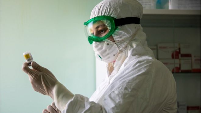 В Мадриде прошла акция памяти погибших во время эпидемии COVID-19 медиков
