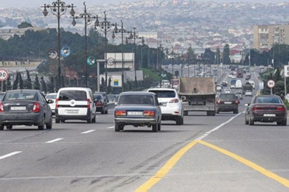 "Около 4 тысяч автомобилей двигались в направлении города Баку, тысяча - в регионы страны" - Кямран Алиев 