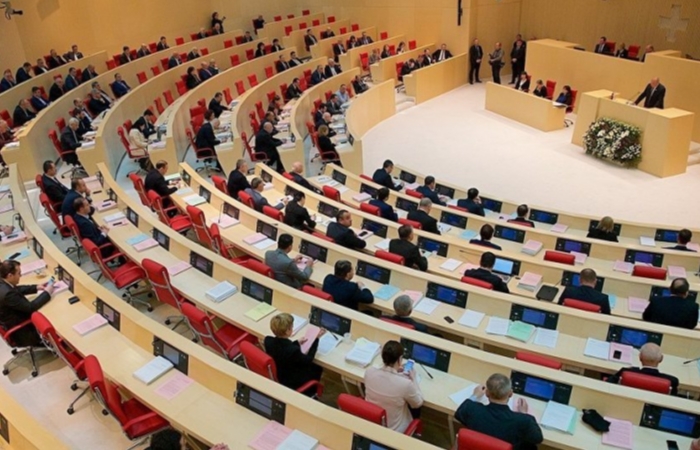 Парламент Грузии поддержал изменения в конституцию по системе выборов