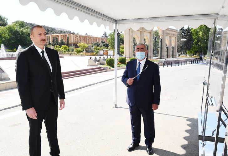 Ильхам Алиев принял участие в открытии нового надземного пешеходного перехода в Баку - ОБНОВЛЕНО - ФОТО