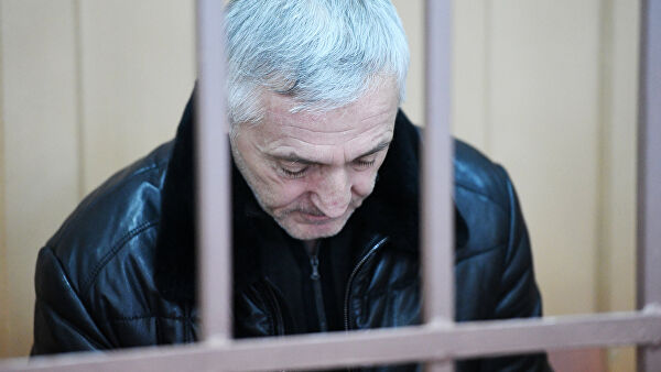 Экс-министр образования Дагестана получил 4,5 года колонии за взятку