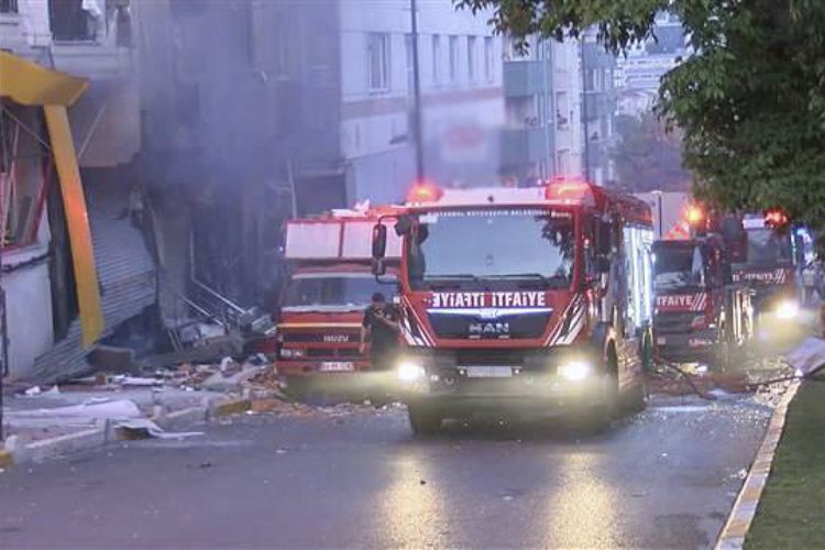 В Стамбуле произошел взрыв в здании, 1 погибший, 10 раненых - ФОТО