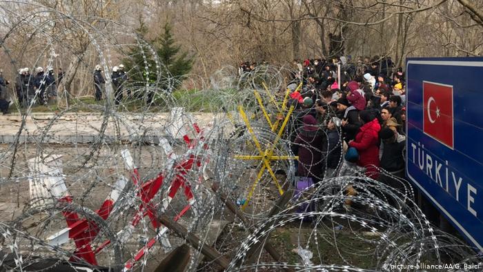 Более 76 тыс. беженцев пересекли границу Турции с ЕС
