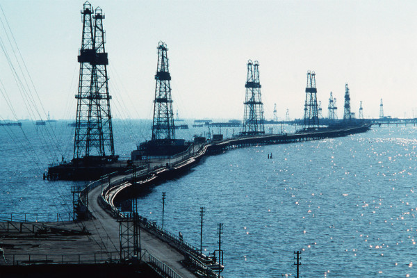 Азербайджанская нефть опустилась в цене