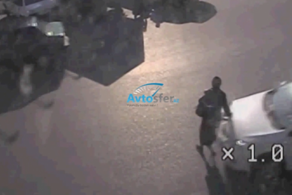 В Баку видеокамеры запечатлели момент столкновения пешехода с автомобилем - ВИДЕО