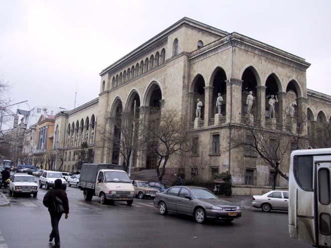 Национальная библиотека Азербайджана приостановила работу