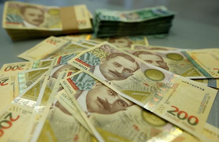 Национальная валюта Грузии терпит рекордное падение