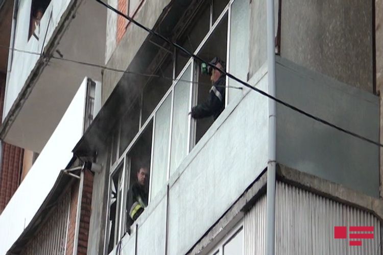 В Лянкяране 20 человек эвакуированы из-за вспыхнувшего пожара в жилом доме - ФОТО
