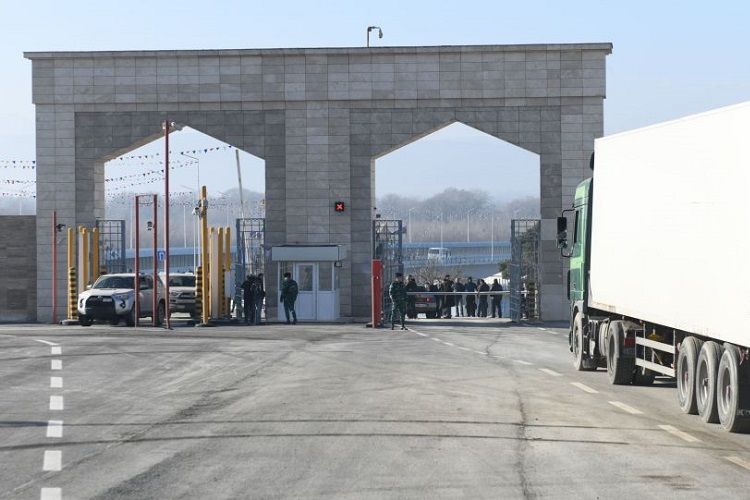 Временно закрылась граница между Азербайджаном и Россией
