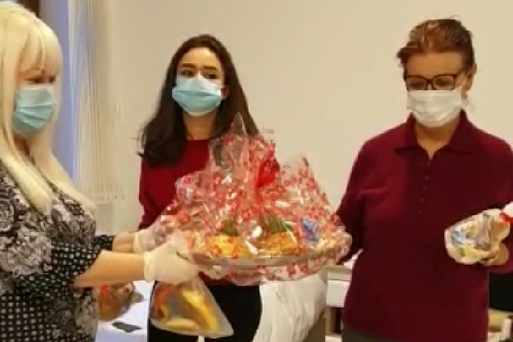 Вручены праздничные подарки лицам, находящимся на карантине в Масаллинской больнице - ВИДЕО