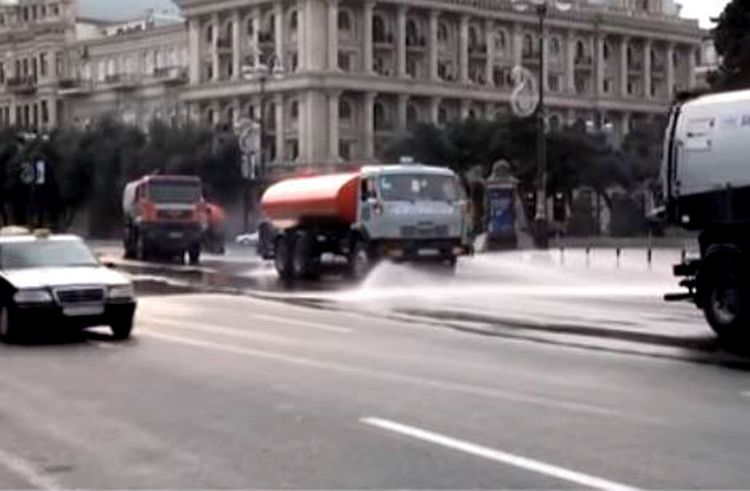В Баку продезинфицированы дороги и здания - ВИДЕО