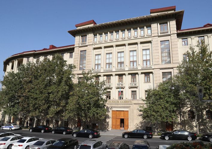 В Азербайджане гражданам старше 65 лет запрещено покидать свои дома