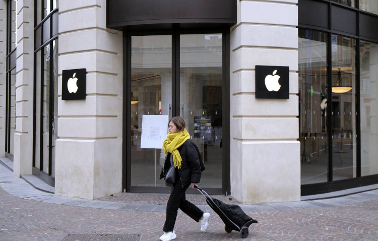 Капитализация Apple упала ниже $1 трлн - WSJ

