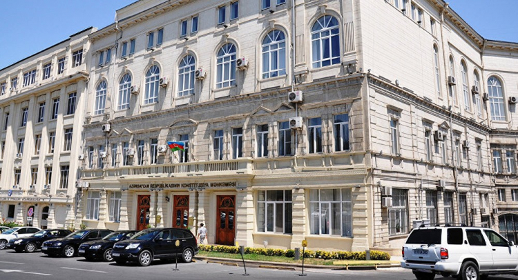 Конституционный суд Азербайджана внес средства в Фонд поддержки борьбы с коронавирусом
