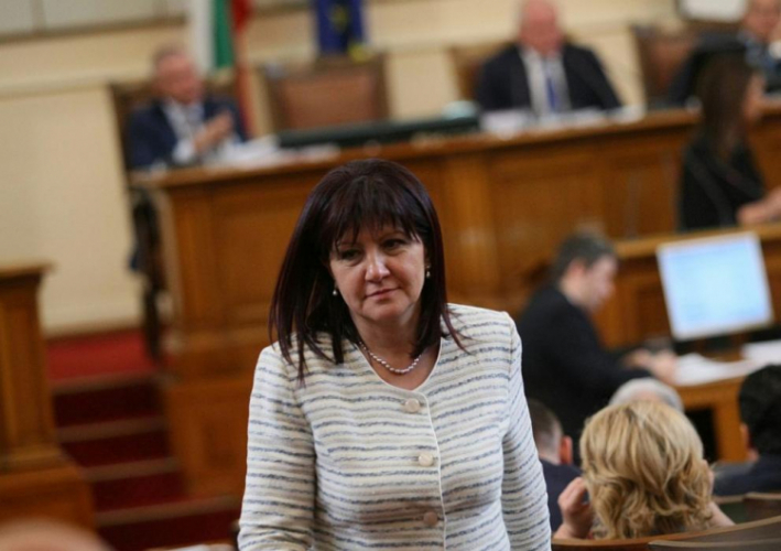 Болгарский парламент временно прекратил работу
