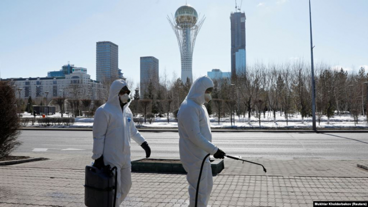 В Алма-Ате и Нур-Султане запретили собираться на улице группами
