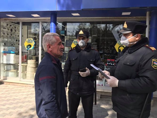 Полиция Баку штрафует нарушителей карантинного режима - ФОТО