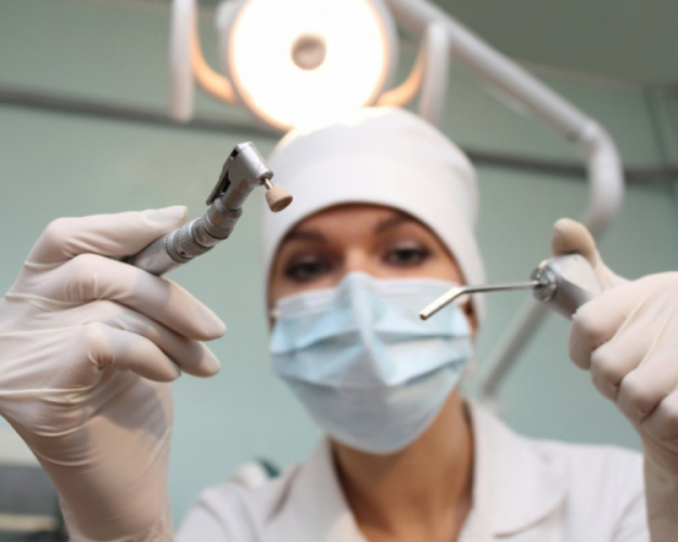 В Киеве из-за коронавируса ограничили работу стоматологий
