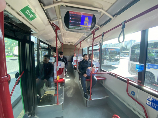 Пассажирам автобусов BakuBus запретили сидеть друг рядом с другом - ФОТО
