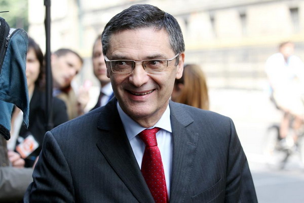Экс-министр Франции Патрик Деведжян скончался от коронавируса
