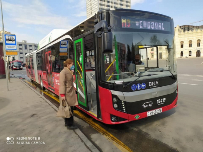 В Баку на экспресс-маршруте М3 работают 18-метровые автобусы - ФОТО
