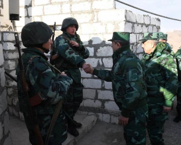 Магеррам Алиев и Эльчин Гулиев посетили воинские части на границе Азербайджана и Армении

