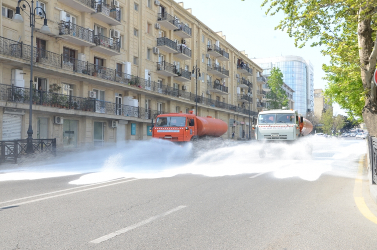 На улицах Баку идут работы по дезинфекции - ФОТО - ОБНОВЛЕНО