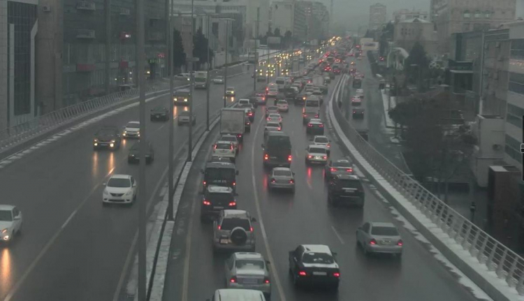 В Баку предложено увеличить количество полос движения на основных дорогах - БТА

