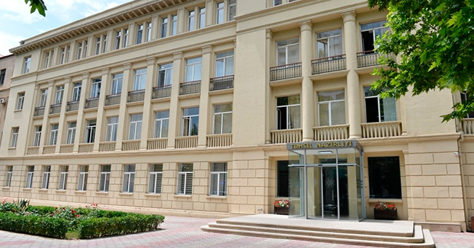 Минобразования Азербайджана привлечет школьных учителей для ведения телеуроков
