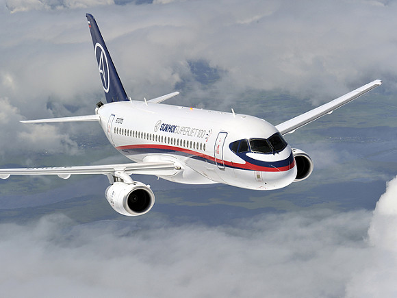 В Москве экстренно сел Superjet-100 с отказавшим двигателем
