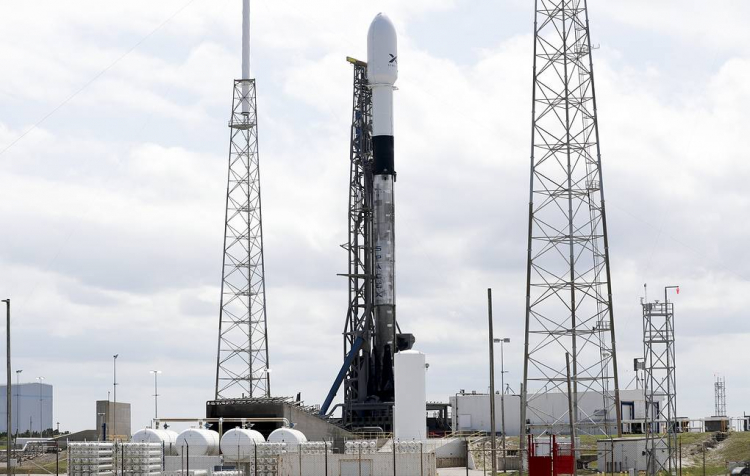 SpaceX назначила новую дату запуска партии интернет-спутников
