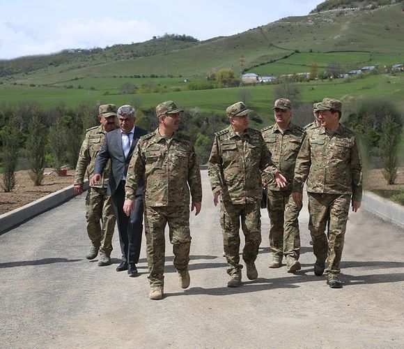 Закир Гасанов и Магеррам Алиев побывали в воинской части в прифронтовой зоне - ВИДЕО