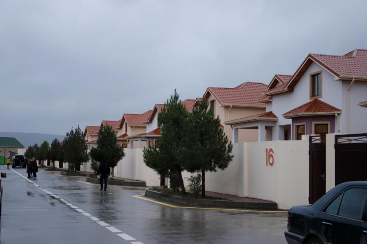 В Азербайджане продолжается строительство частных домов для беженцев и инвалидов войны
 - ФОТО