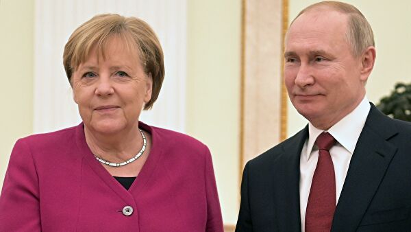 Путин и Меркель договорились о взаимной помощи в борьбе с COVID-19
