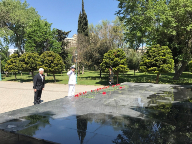 Посол России в Азербайджане почтил память павших в годы ВОВ
