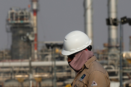 Саудовская Аравия начала спасать нефть в одиночку
