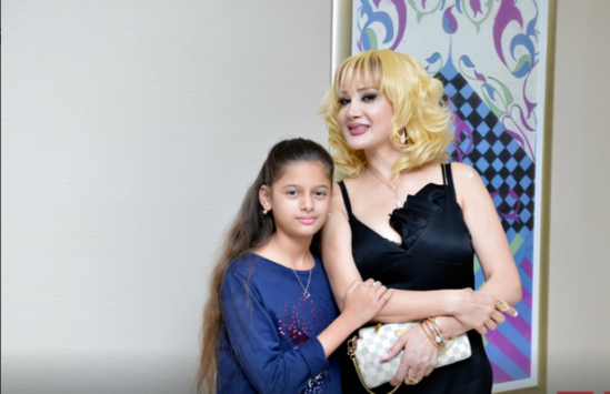 Народная артистка Азербайджана запрещает дочери пользоваться соцсетями