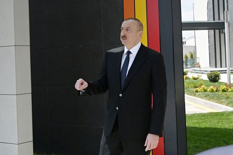 Президент Ильхам Алиев: В Армении деньги расходуются на возведение памятников фашистам