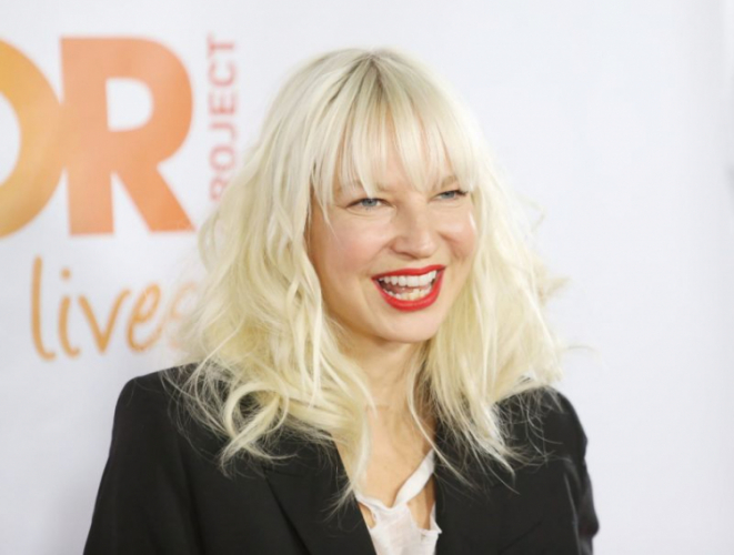 Известная певица Sia призналась поклонникам в усыновлении двоих взрослых парней