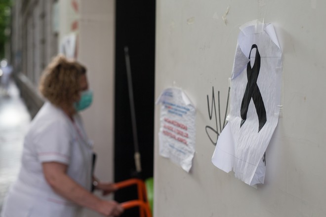 Испания объявит десятидневный траур по жертвам COVID-19
