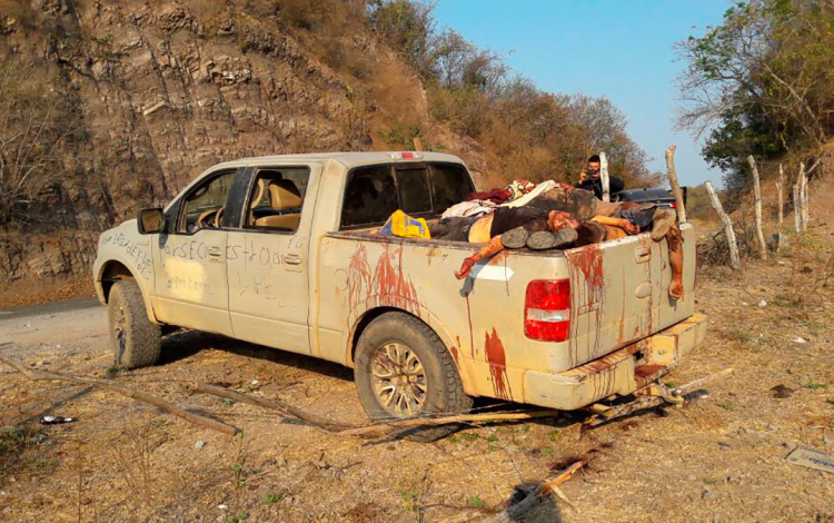 В Мексике обнаружили пикап с 12 телами